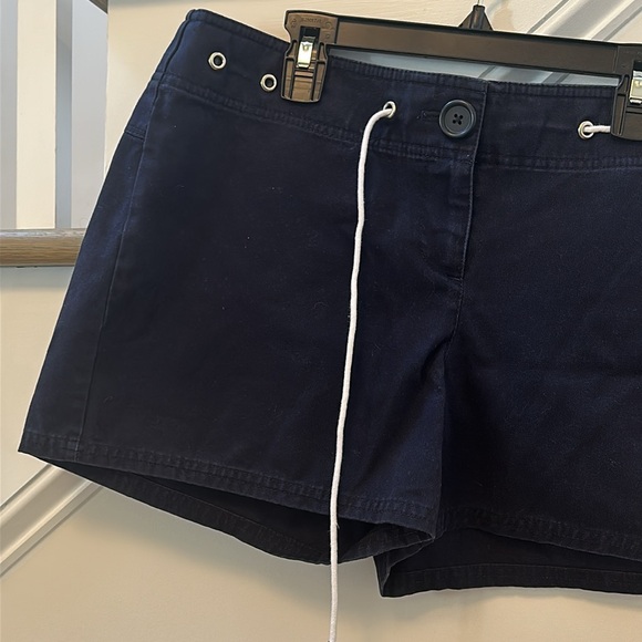 Ann Taylor Loft Navy Shorts women’s size 6 - Picture 2 of 5